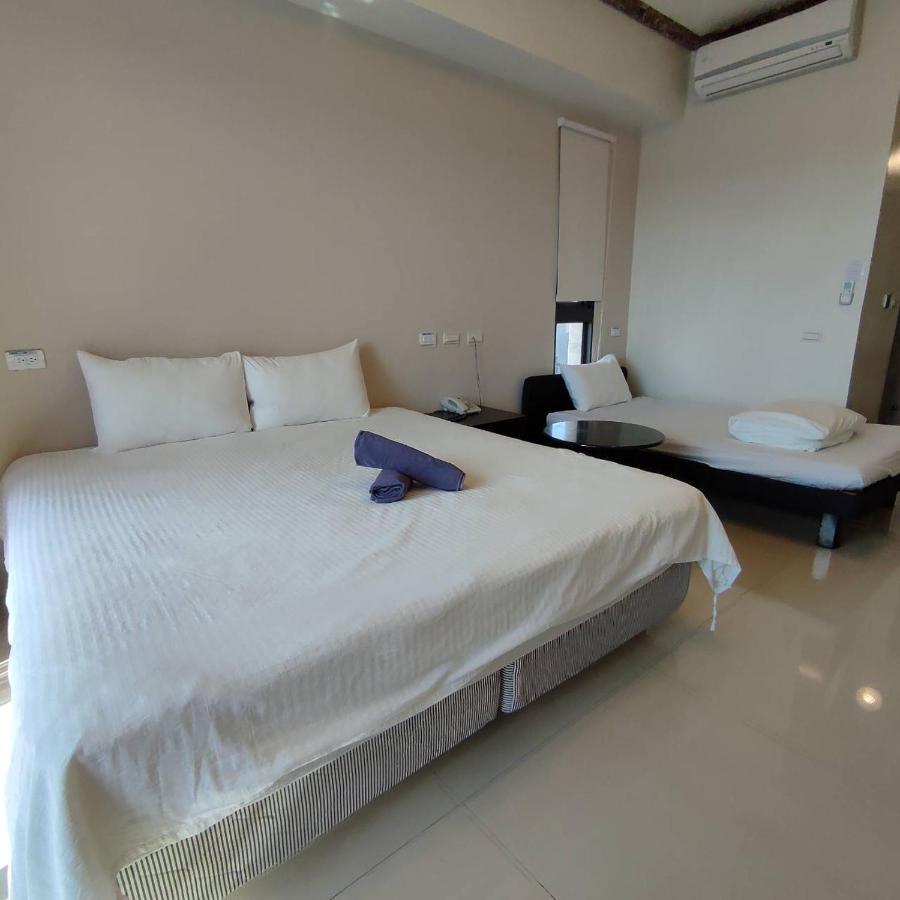 Hotel 墾丁秋莊會館 附限量停車位 不保證有位置 無法事先預留 背包房無車位 預訂後記得加line聯繫 Hengchun Old Town Zewnętrze zdjęcie
